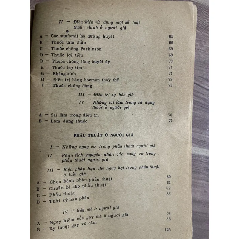 Bệnh học và tuổi già - sách y - Gs Phạm Khê  697110
