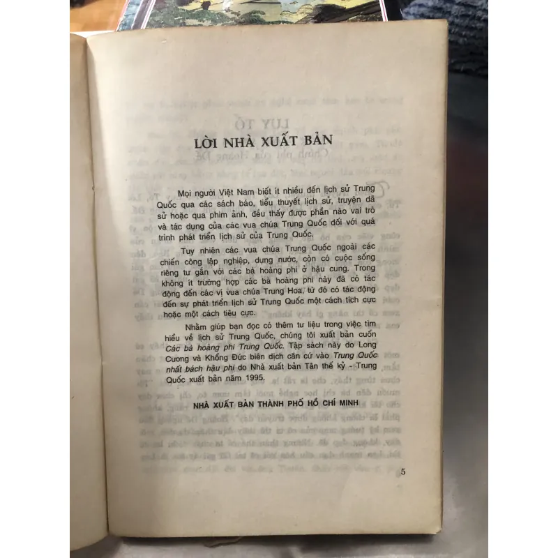 Các bà hoàng phi Trung Quốc - Long Cương và Khổng Đức dịch 971805