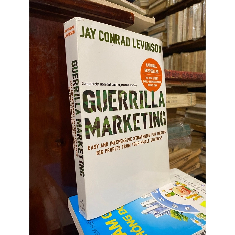 GUERRILLA MARKETING : Secrets For Making Big Profits From Your Small Business - Jay Conrad Levinson 163702