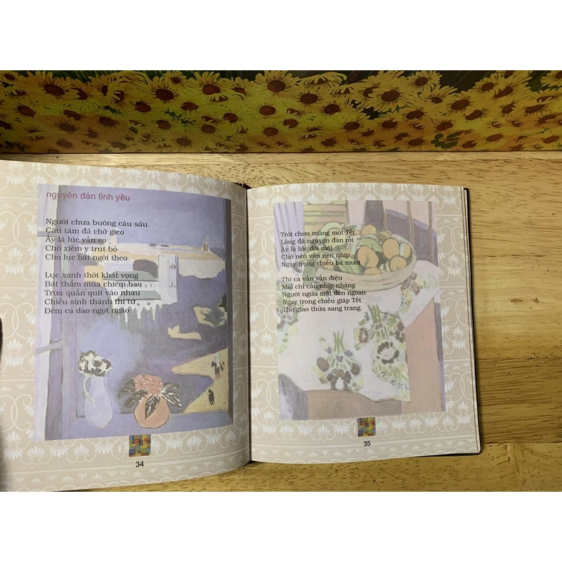 Nguyên Đán Tình Yêu - Tập thơ in trên nền tranh - Bìa cứng 542659