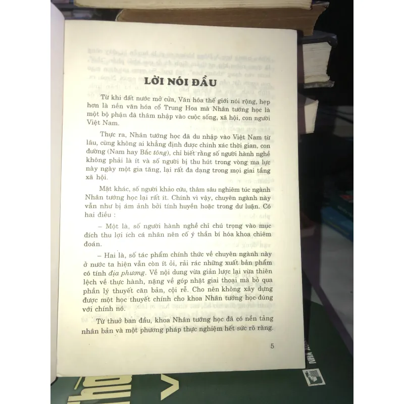 Vận dụng khoa nhân tướng học trong ứng xử và quản lý kinh doanh - Việt Chương 1029322