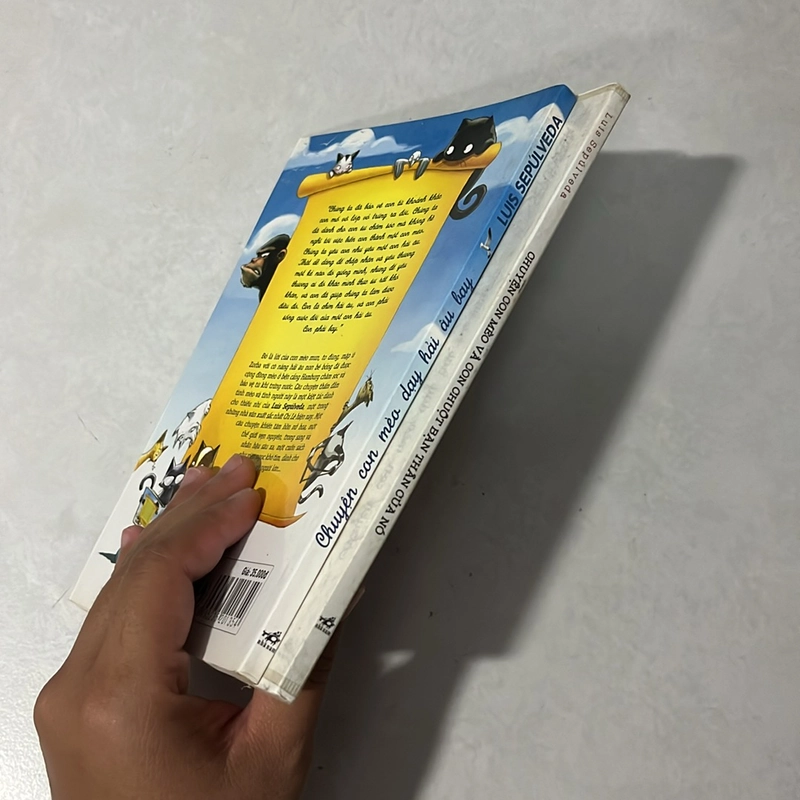 Chuyện con mèo dạy hải âu bay - Luis Sepulveda 524686