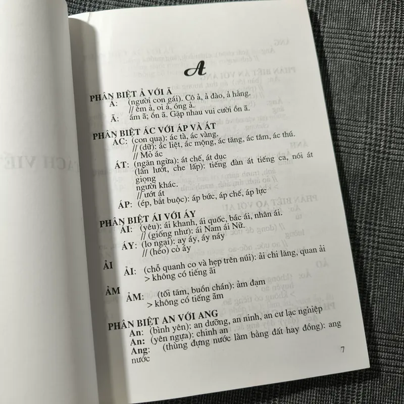 Cẩm Nang Chính Tả & Từ Ngữ Hán-Việt - Nguyễn Trọng Lượng (sưu tầm & biên soạn) 697707