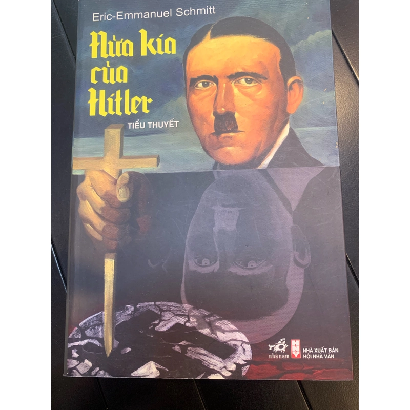 NỬA KIA CỦA HITLER - Eric - Emmanuel Schmitt  277948