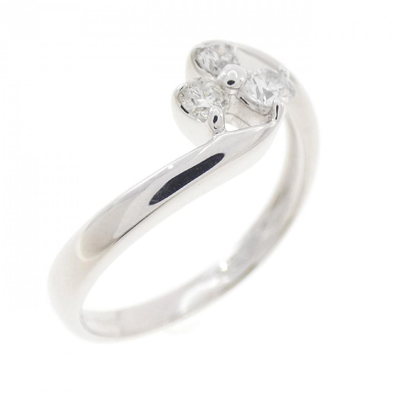 Nhẫn kim cương ba viên hoa K18WG 0.20CT 670388