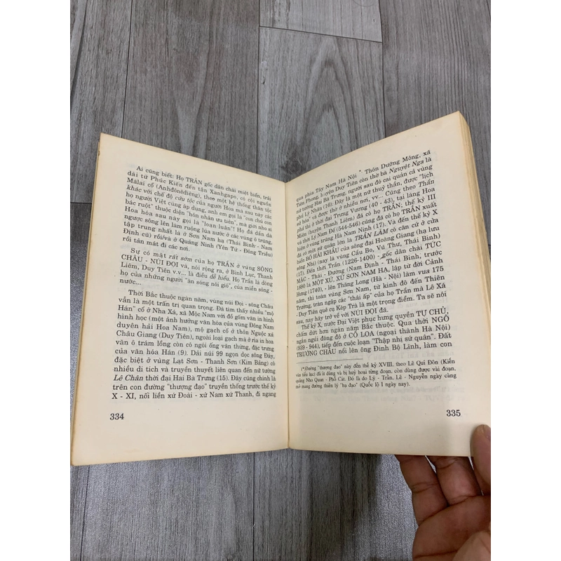 Theo dòng lịch sử, những vùng đất, thần và tâm thức người việt. 999 473624