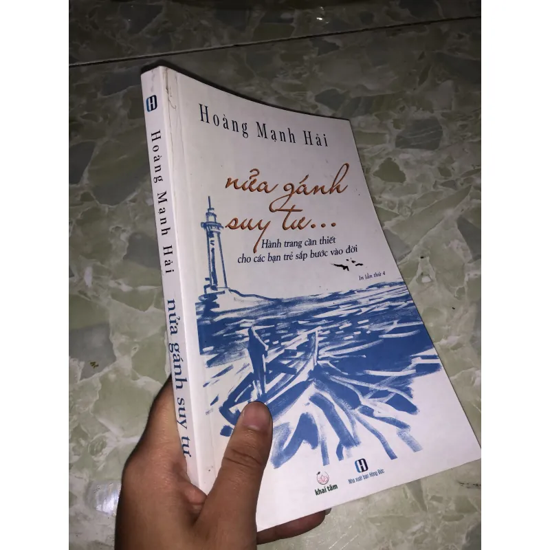 Nửa gánh suy tư- hành trang cho bạn trẻ vững bước vào đời 928161