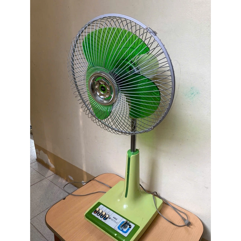 Quạt lửng Nhật hiệu Nec cánh 30cm cao 80cm điện 100v 443520