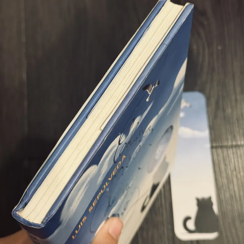 Chuyện con mèo dạy hải âu bay (bìa cứng + bookmark) 572260
