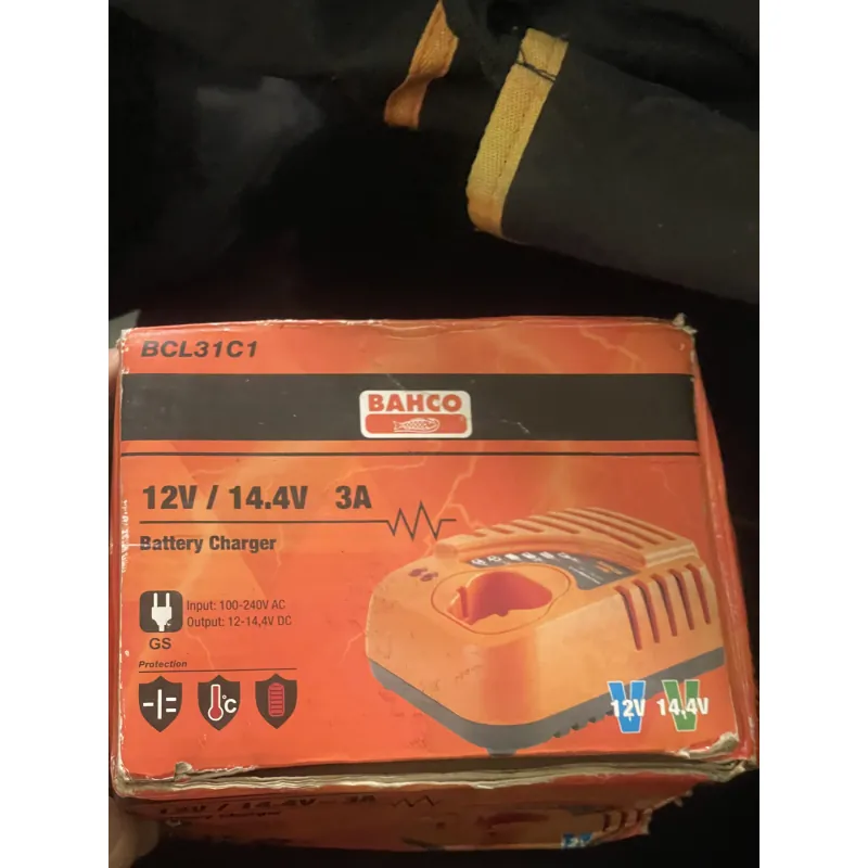 (HÀNG TRƯNG BÀY)MÁY BƠM MỠ KHÔNG DÂY BAHCO BCL32G1–14.4V VỚI DUNG TÍCH BÌNH CHỨA GR-400 760688