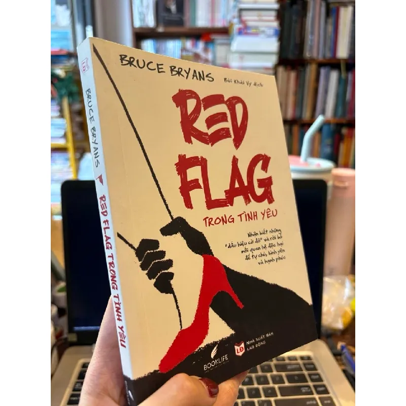 Red flag trong tình yêu - Bruce Bryans 714326