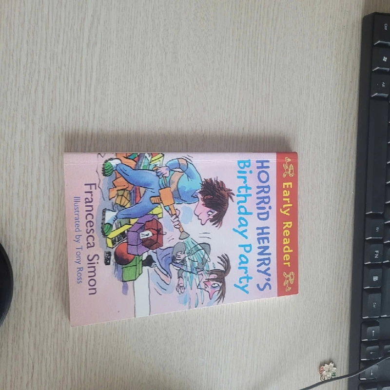 Horrid Henry's Birthday Party  Tác giả: Francesca Simon 530507