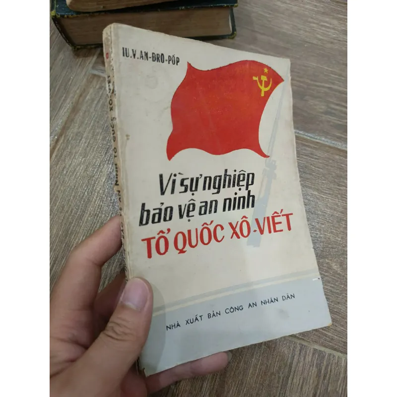 Vì sự nghiệp bảo vệ an ninh Tổ quốc Xô-viết 706366