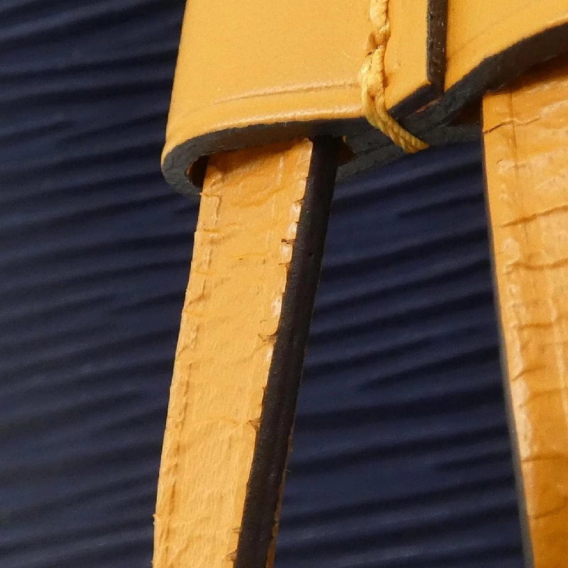 Túi xách vai Louis Vuitton Epi Neo Noe BB M53610 608811