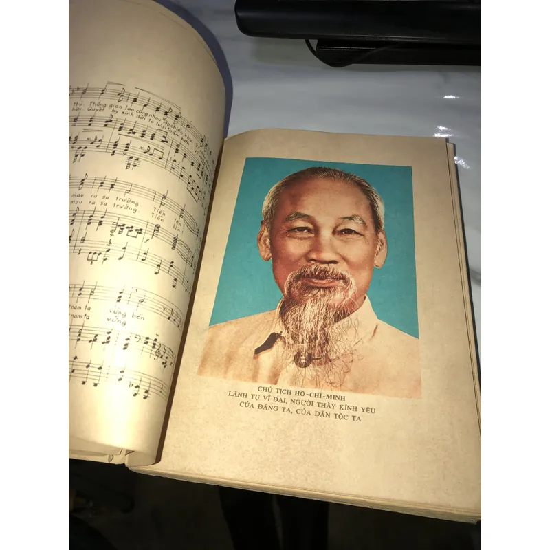 Việt Nam đất nước Anh Hùng  738096