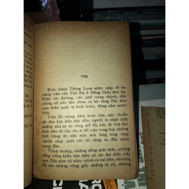 Chiếc ngai vàng - Lan Khai 1001161