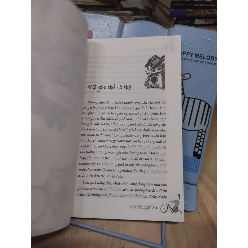 Sách: Cửa hiệu giặt là - TG: Đỗ Bích Thuý (B1) 795826