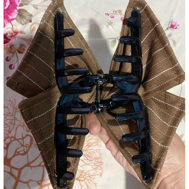 Kẹp tóc càng cua tam giác phong cách cổ Điển mới 2025 760000