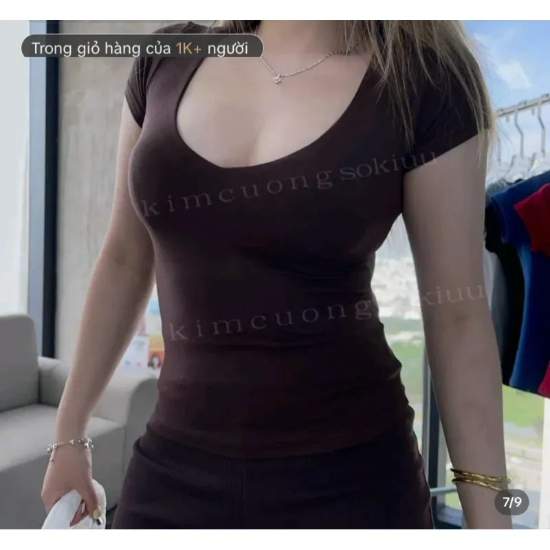 Áo ôm body cổ chữ V kimcuongsokiu size L new 90% chính hãng  785345