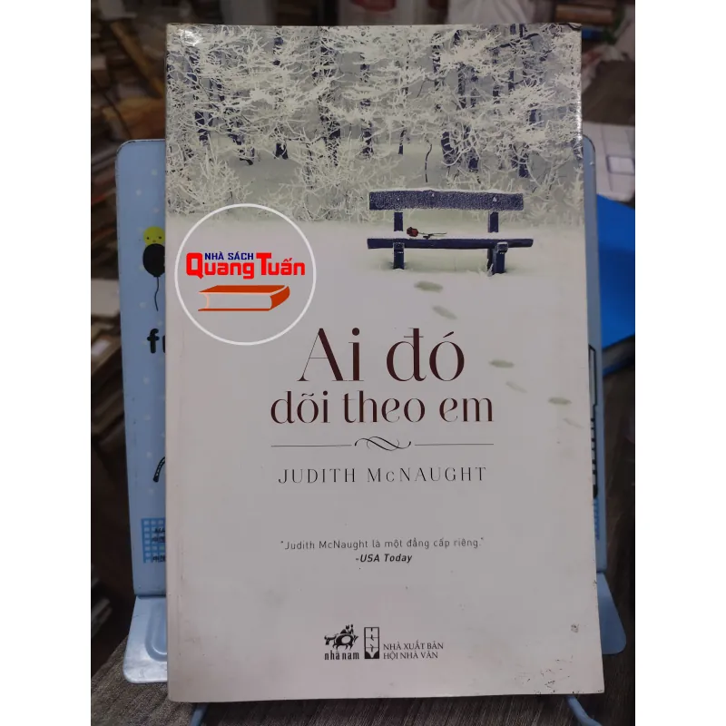 Sách: Ai đó dõi theo em - Juduth McNaught (A1) 721044