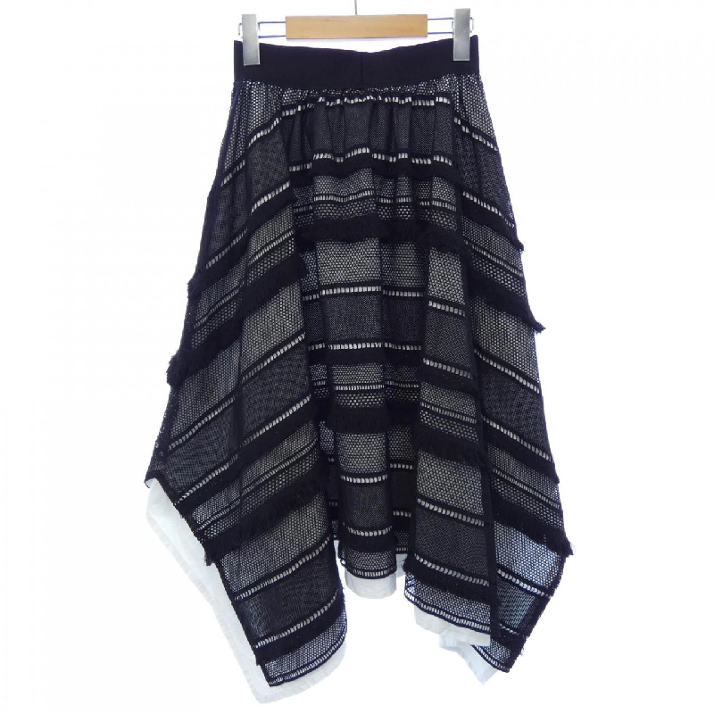 Bề mặt hỗ trợ - Váy hàng hiệu Authentic 813392