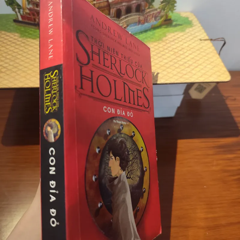 Thời niên thiếu của SHERLOCK HOLMES- Con đỉa đỏ 562254