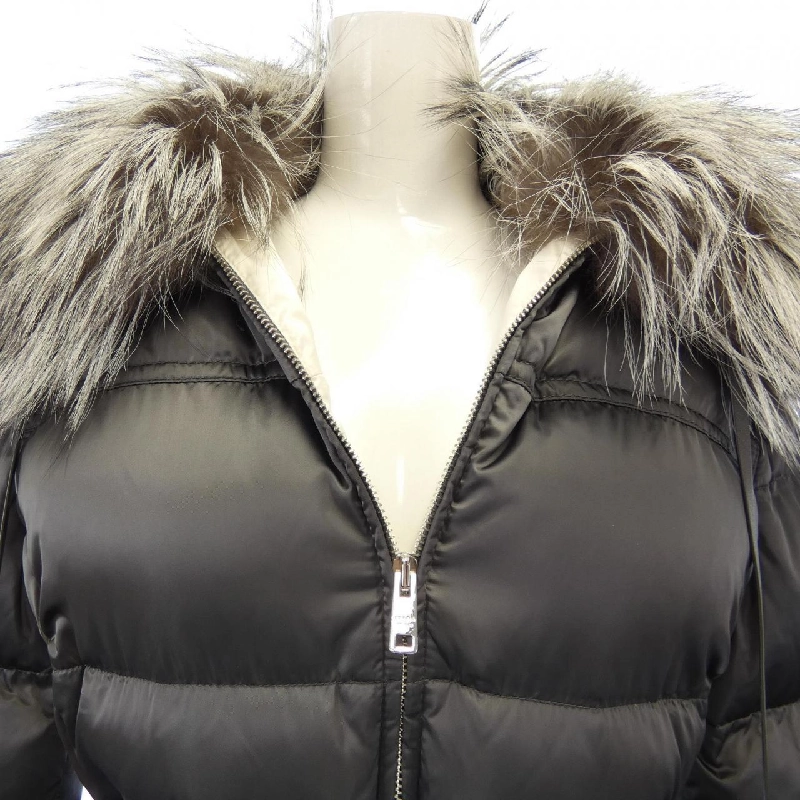 Áo khoác lông vũ PRADA 636204