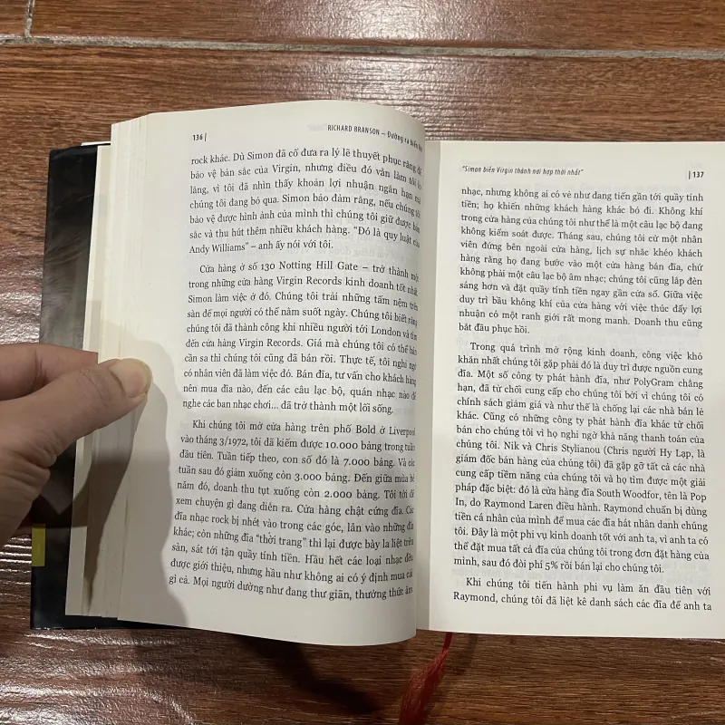 Tự truyện Richard Branson Đường ra biển lớn + Lột trần kinh doanh combo 2 cuốn 8) 758246