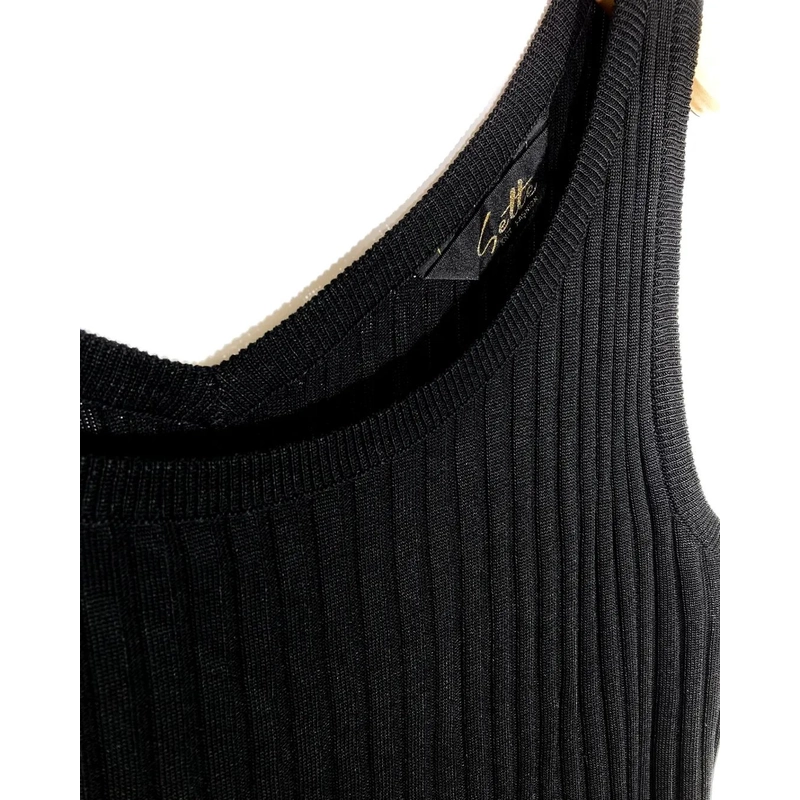 Áo Tanktop Mongtoghi Hiệu Hàn Brand Sette , chất tăm co giãn thoải mái
Size M L
 445824