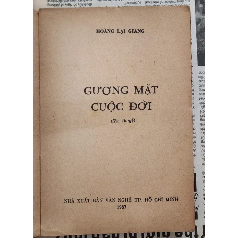 Tiểu thuyết của Hoàng Lại Giang: GƯƠNG MẶT CUỘC ĐỜI 726571