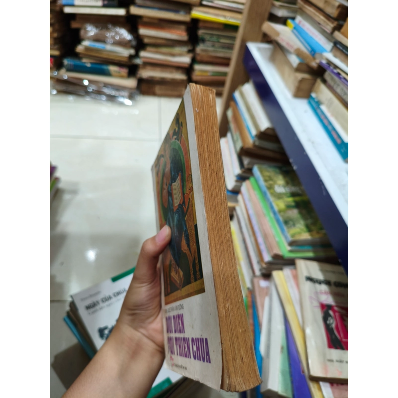 Đối diện với thiên chúa 🌱 463983