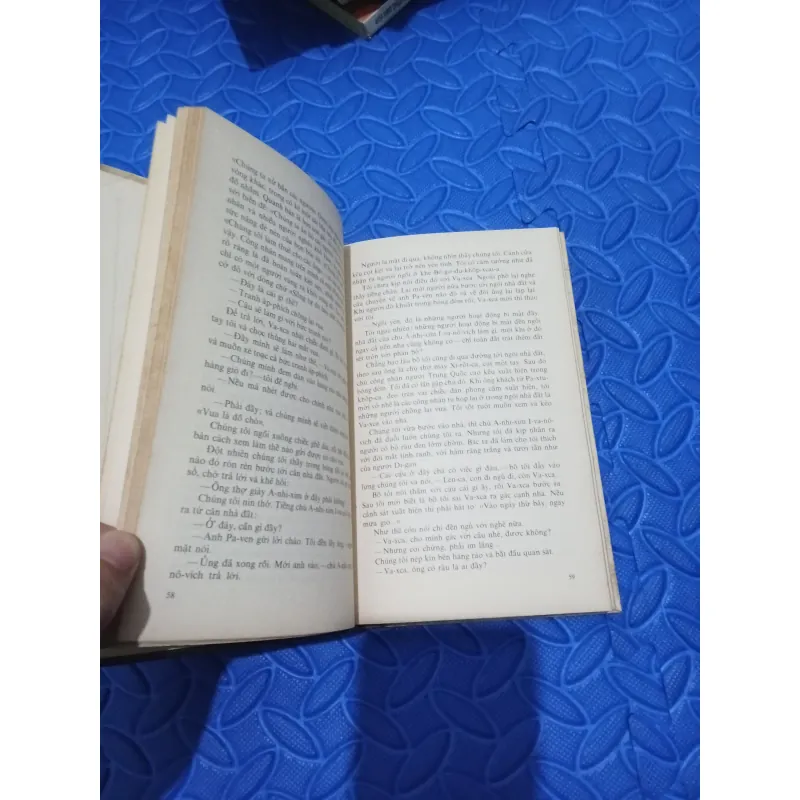 Những người bạn kiên nghị 1005987