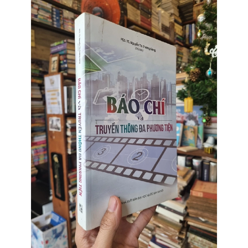 Báo Chí Và Truyền Thông Đa Phương Tiện - PGS. TS. Nguyễn Thị Trường Giang (chủ biên) 358334
