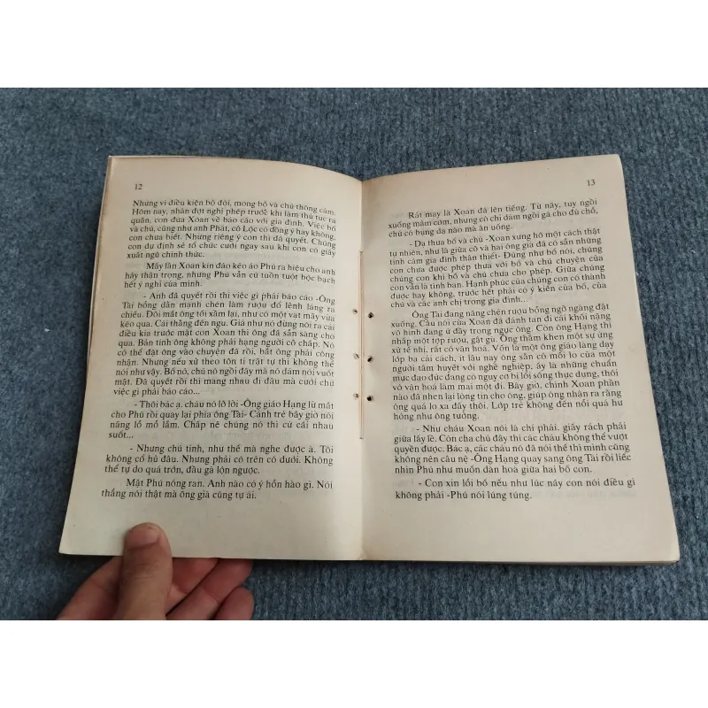 NHỮNG NGƯỜI Ở KHÁC CUNG ĐƯỜNG - HOÀNG MINH TƯỜNG 701887