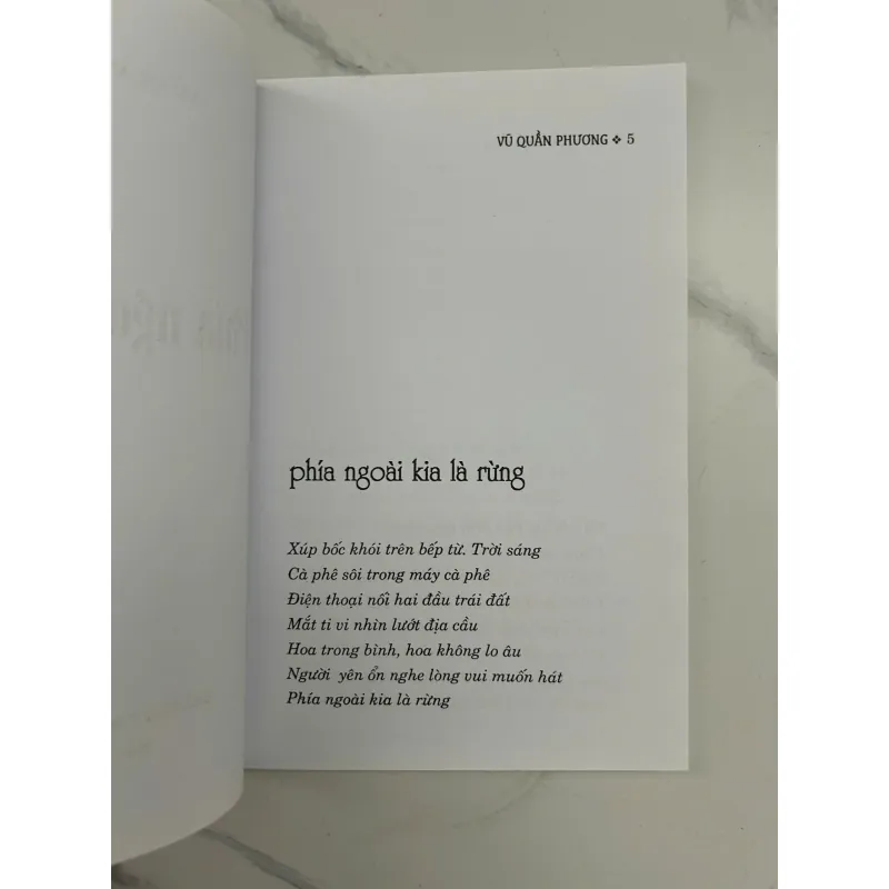 Phía ngoài kia là rừng - Vũ Quần Phương - Thơ 1025049