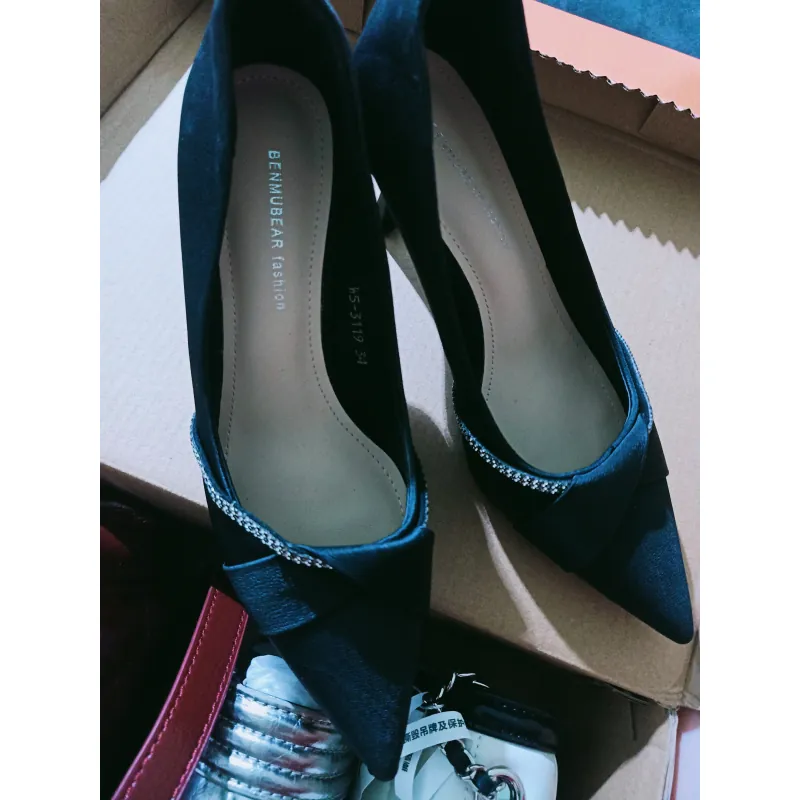 pass vài món đồ mới,còn TM,size 35,check thoải mái,vừa pass vừa tặng
 977642