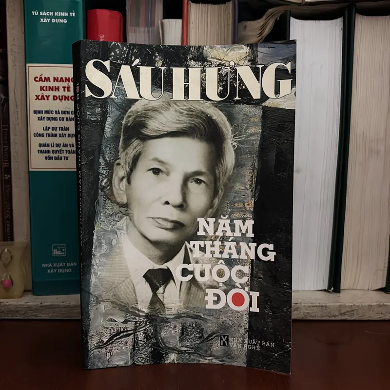 II Tủ Sách Nhân Vật: Năm Tháng Cuộc Đời - Sáu Hưng - 2009 716780