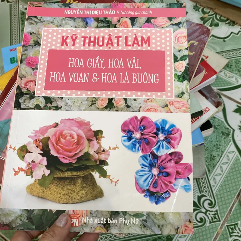 Kỹ thuật làm hoa giấy , hoa vải ….. 751955