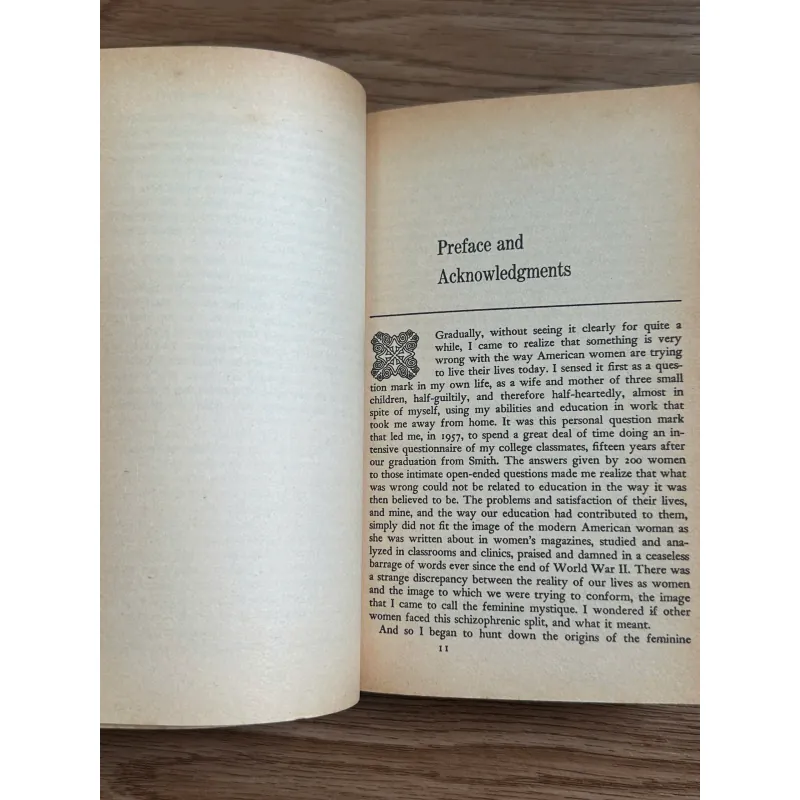 The Feminine Mystique - Betty Friedan 785155