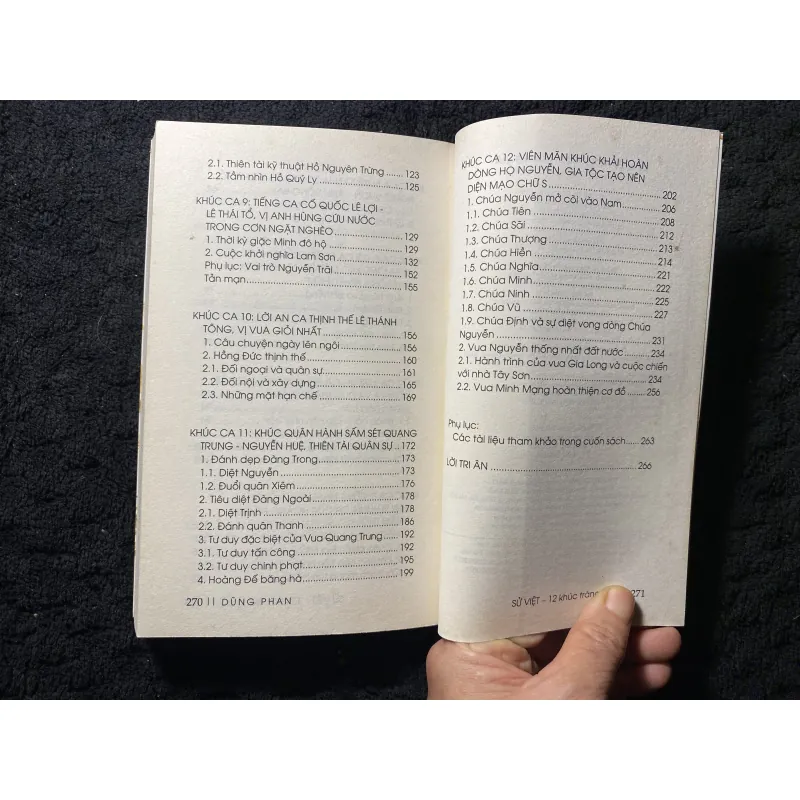 Sử Việt: 12 Khúc Tráng Ca - Dũng Phan 1043941