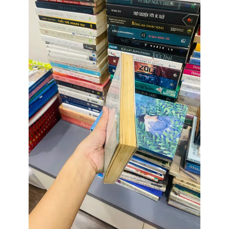 Phất tay lung lay thế giới, Mới 80% (ố vàng) (TrangN) 38124