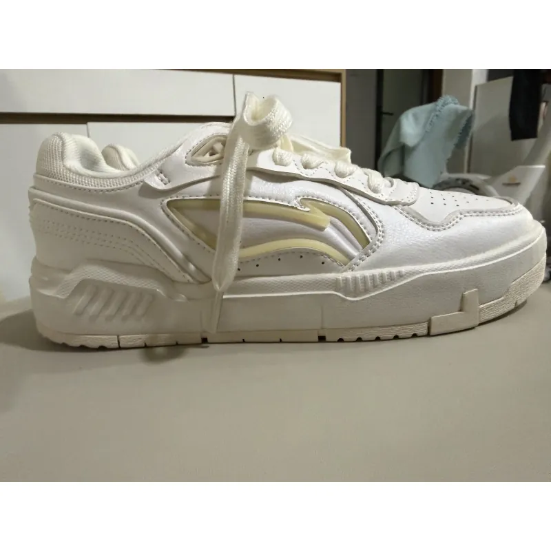 Giày Lining màu trắng size 37 975000