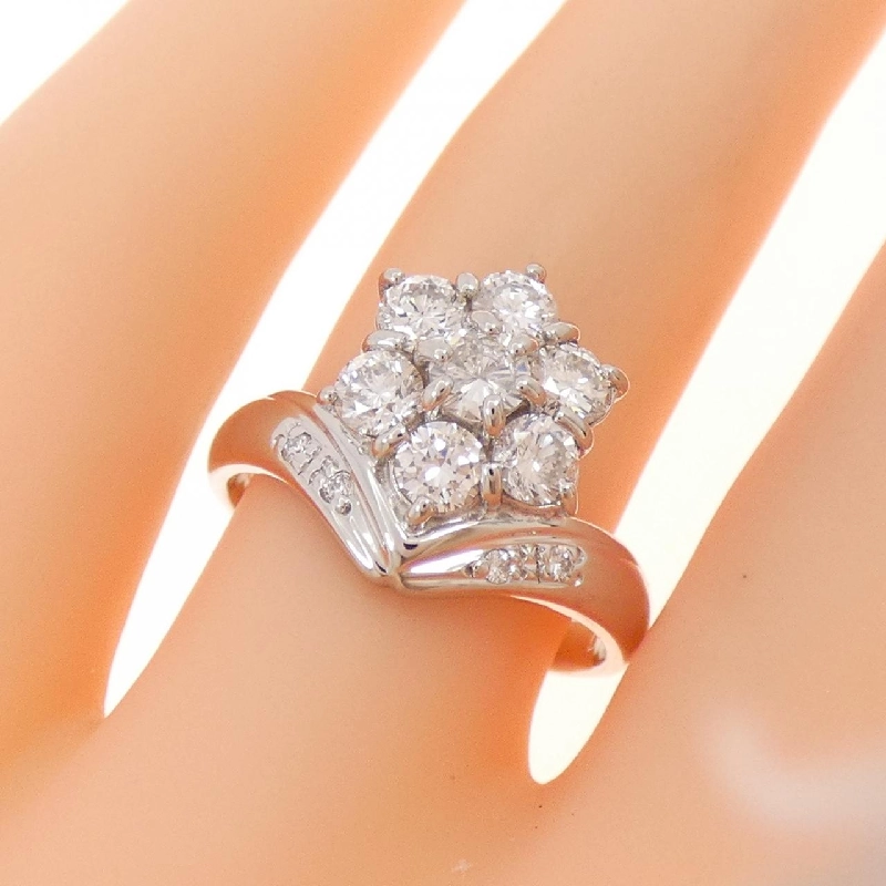 Nhẫn kim cương hoa PT900 1.00CT 670024