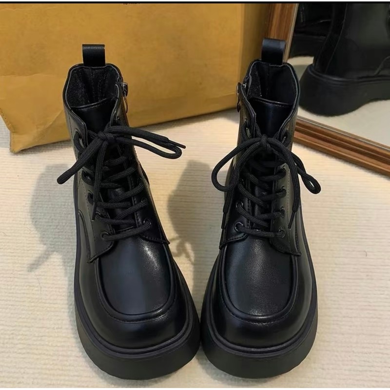 Boot nữ size 35, màu đen lì 144780