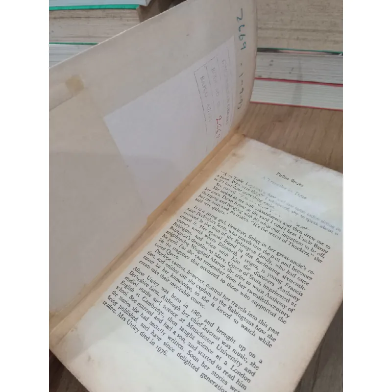 A traveller in time - Alison Uttley 707629