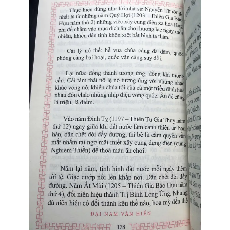 SÁCH ĐẠI NAM VĂN HIẾN 737045