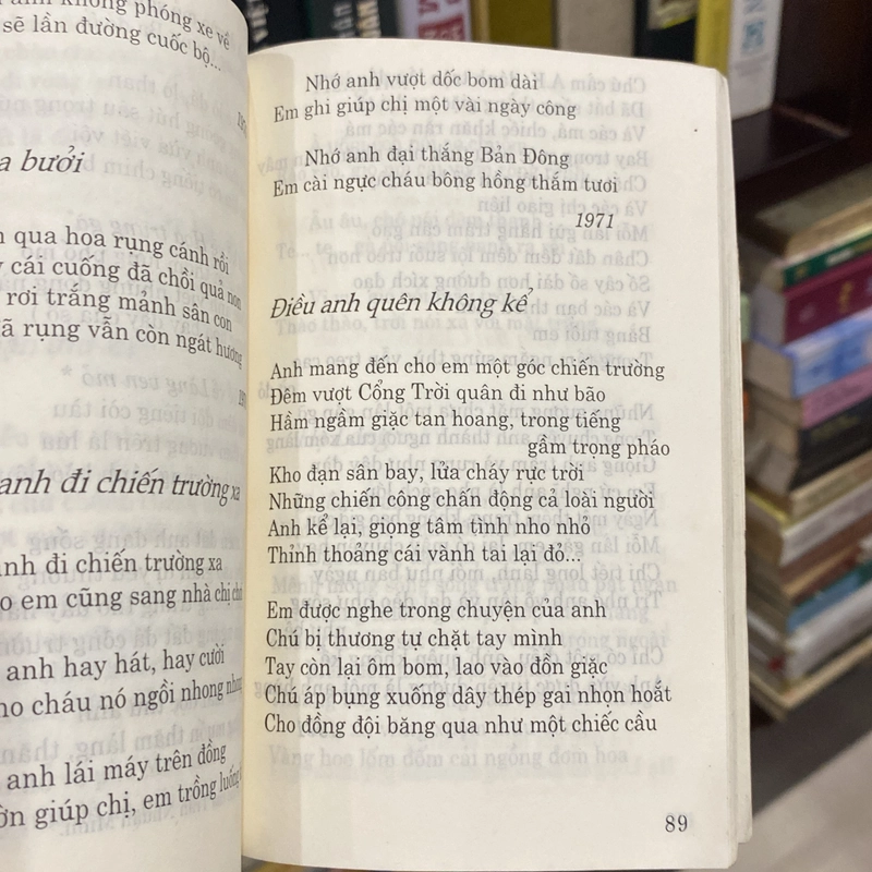 GÓC SÂN VÀ KHOẢNG TRỜI, sách khổ nhỏ bỏ túi, xb 2003 551049