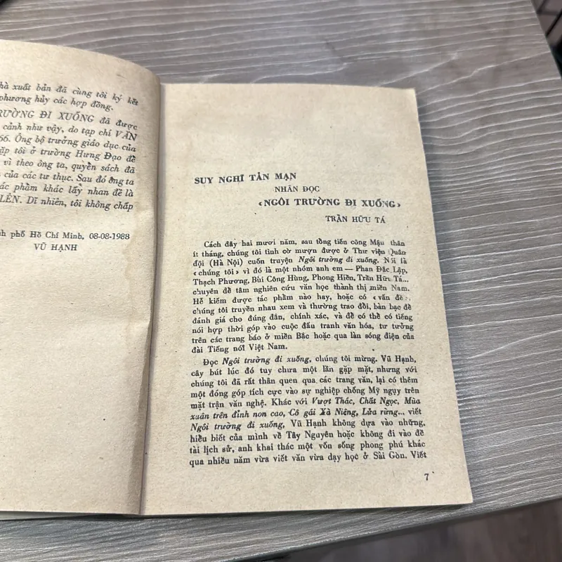 Ngôi trường đi xuống - Vũ Hạnh - NXB Văn nghệ Tp HCM 1988 996260