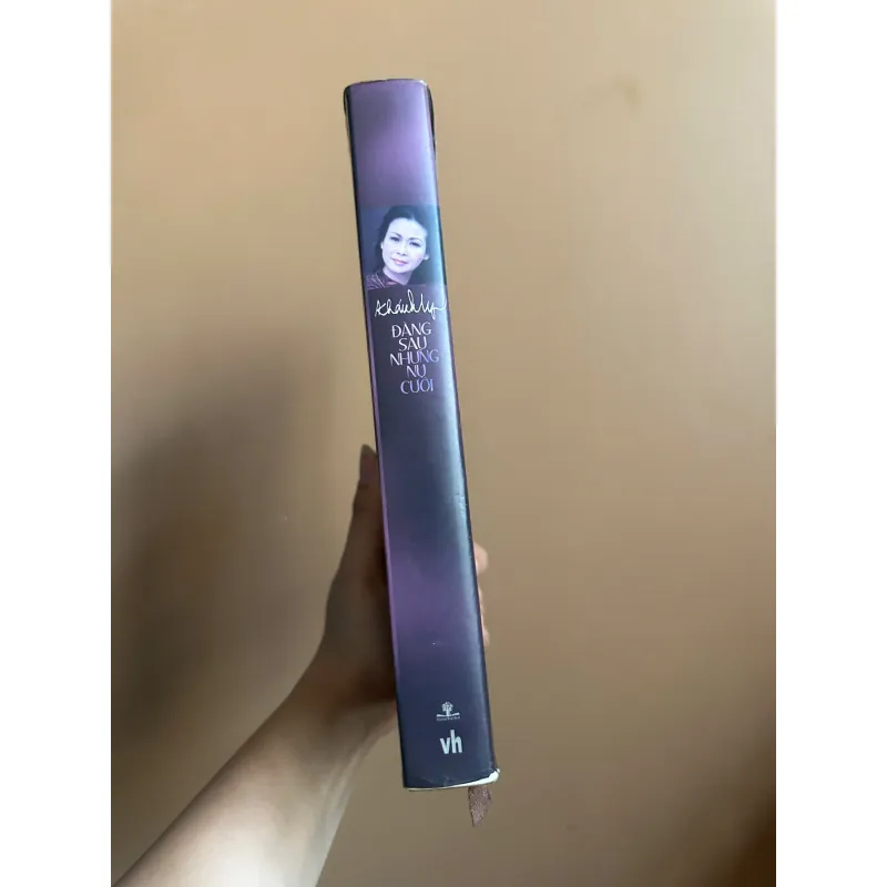 Đằng Sau Những Nụ Cười - Khánh Ly (Bìa Cứng) 733561