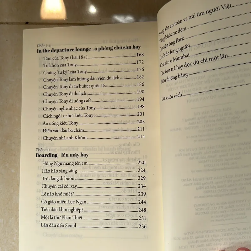 Sách “trên đường băng” 1006193